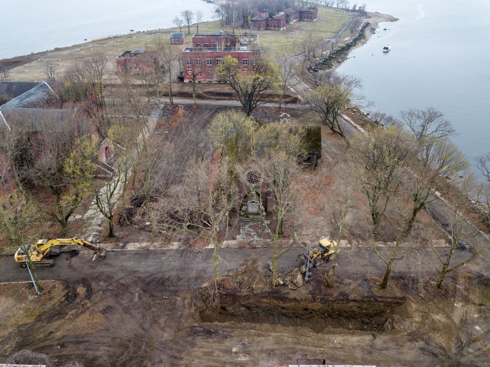 Masové hroby v New Yorku a okolí, kam putují oběti koronaviru Masové hroby v New Yorku a okolí, kam putují oběti koronaviru