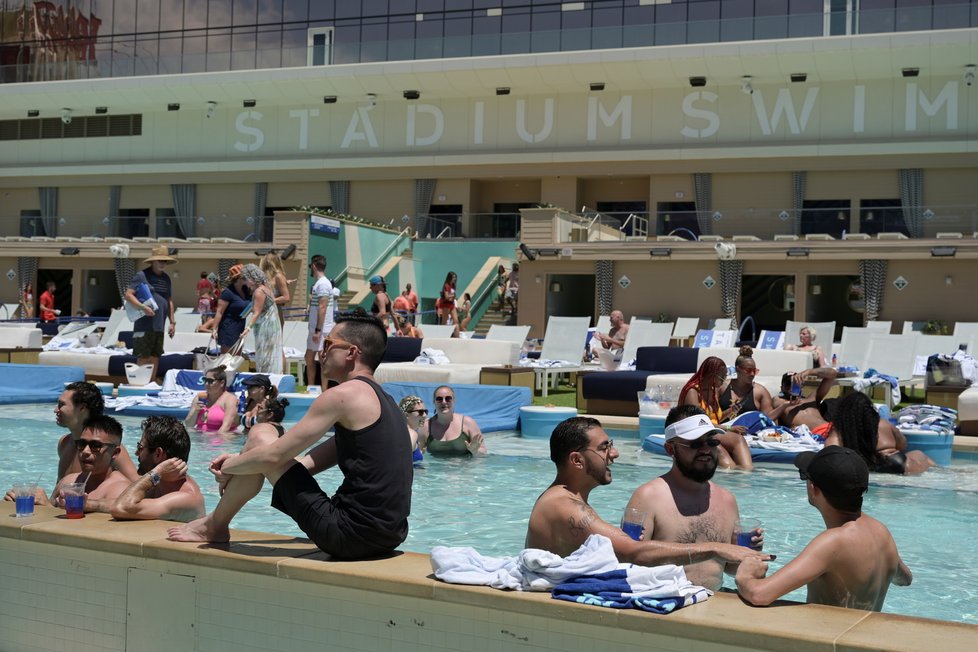 Koronavirus v USA: Uvolňování restrikcí v Las Vegas. Koronavirus v USA: Uvolňování restrikcí v Las Vegas.