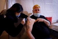 „Pokud nejste očkovaní, máte problém.“ Přední lékař přišel s mrazivým varováním kvůli deltě