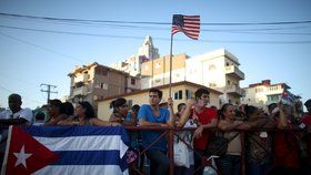 Kubánci s americkou vlajkou