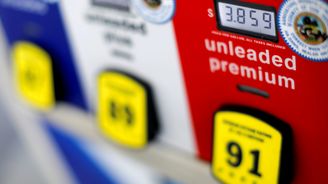 U pump na jihovýchodě USA dochází benzin. Po kyberútoku funguje jen část potrubí