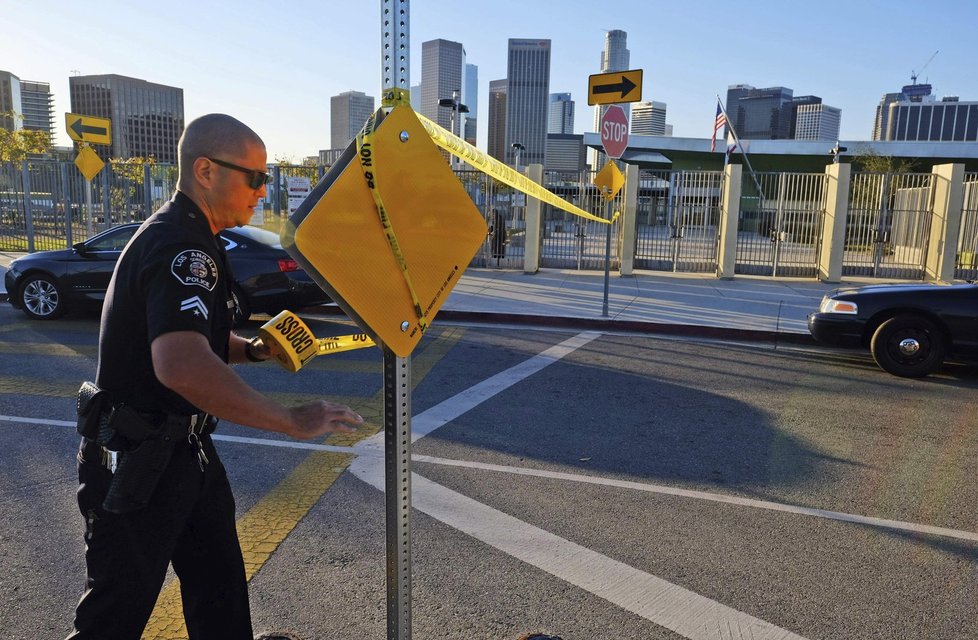 Město Los Angeles uzavřelo všechny veřejné školy ve městě a okolí kvůli hrozbě bombového útoku.