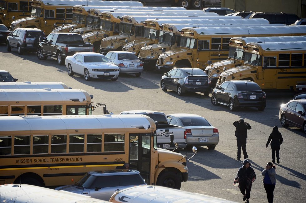 Město Los Angeles uzavřelo všechny veřejné školy ve městě a okolí kvůli hrozbě bombového útoku.