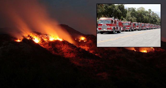 Los Angeles zachvátil zničující požár.