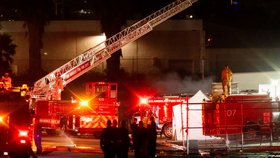 V Los Angeles se zřítil vrtulník stanice NBC, zemřeli tři lidé.