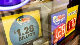 Rekordní jackpot padl. Neznámý šťastlivec vyhrál v USA skoro 31 miliard! Jaká čísla vsadil?