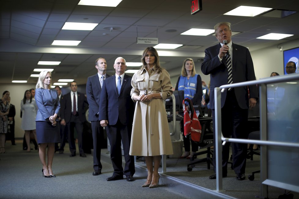 První dáma USA Melania Trumpová se vrátila do veřejného života a doprovodila prezidenta Donalda Trumpa na schůzku s agenturou FEMA (6.06.2018).