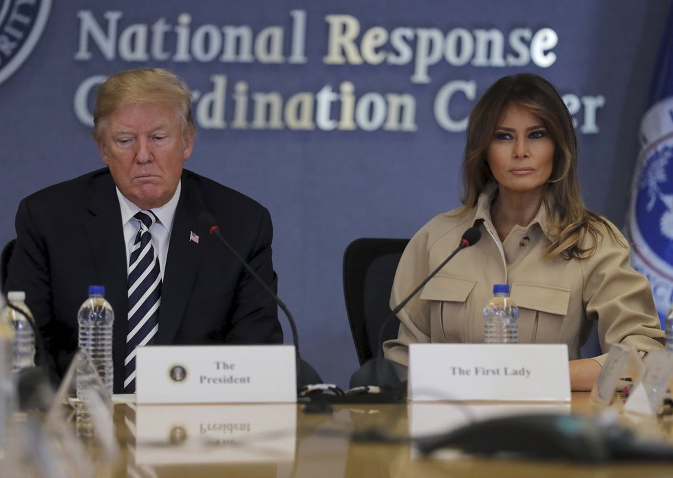 První dáma USA Melania Trumpová se vrátila do veřejného života a doprovodila prezidenta Donalda Trumpa na schůzku s agenturou FEMA (6.06.2018).