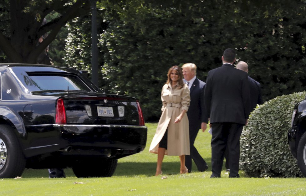 První dáma USA Melania Trumpová se vrátila do veřejného života a doprovodila prezidenta Donalda Trumpa na schůzku s agenturou FEMA (6.06.2018).