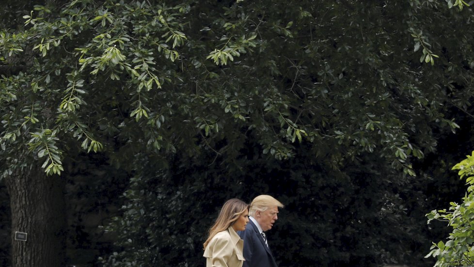 První dáma USA Melania Trumpová se vrátila do veřejného života a doprovodila prezidenta Donalda Trumpa na schůzku s agenturou FEMA (6.06.2018).