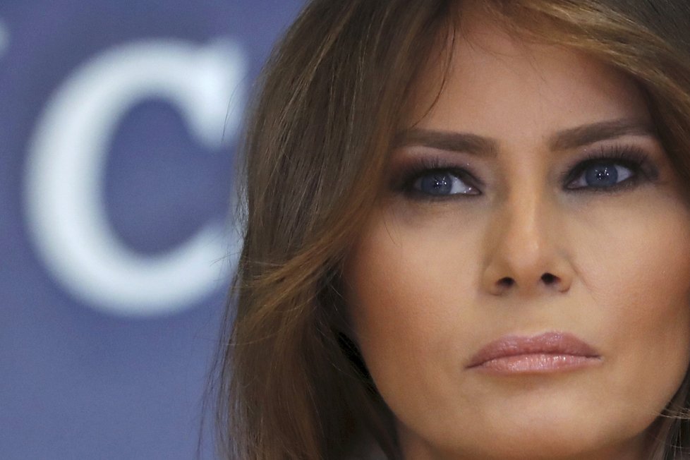 První dáma USA Melania Trumpová se vrátila do veřejného života a doprovodila prezidenta Donalda Trumpa na schůzku s agenturou FEMA (6. 06. 2018).