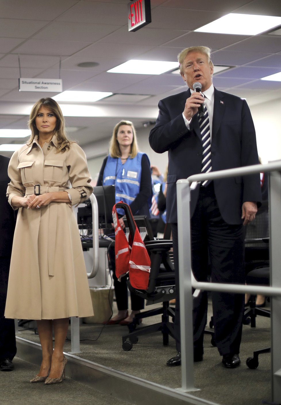 První dáma USA Melania Trumpová se vrátila do veřejného života a doprovodila prezidenta Donalda Trumpa na schůzku s agenturou FEMA (6.06.2018).