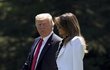 Konspirátoři se domnívají že prezidenta Trumpa do Ohia doprovodila dvojnice jeho ženy Melanie. Falešnou Melanii prozradila rozdílná barva vlasů, špatně učesaná pěšinka, sluneční brýle i sako. 