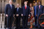 Prezident Trump s první dámou Melanií Trumpovou na Floridě hostili představitele karibských zemí. Trumpová je vítala v ostře oranžových lodičkách.
