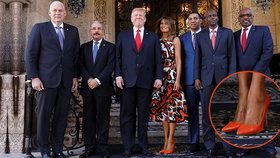Prezident Trump s první dámou Melanií Trumpovou na Floridě hostili představitele karibských zemí. Trumpová je vítala v ostře oranžových lodičkách.