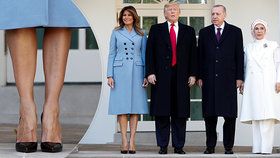 Otužilá Melania Trumpová vyrazila do mrazu s holýma nohama, hřál ji kabát za 50 tisíc korun.