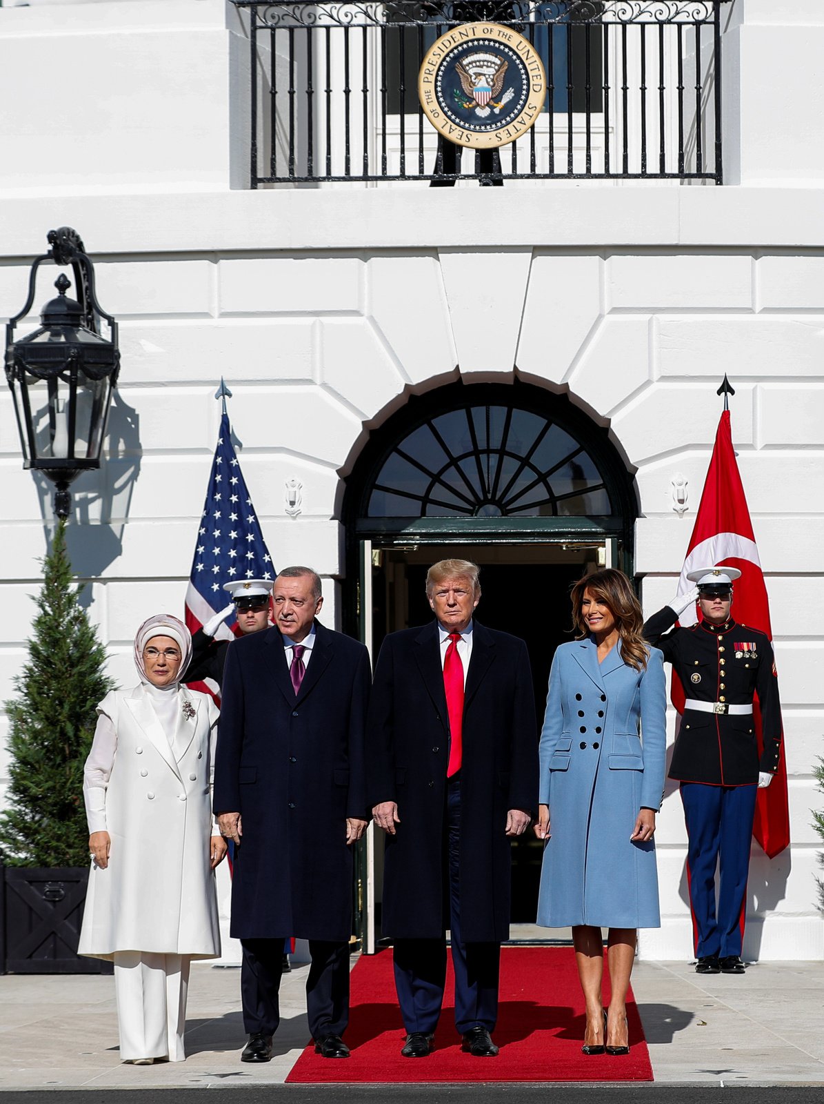 Prezident USA Donald Trump s manželkou Melanií, tureckým prezidentem Recepem Erdoganem a jeho ženou Emine.