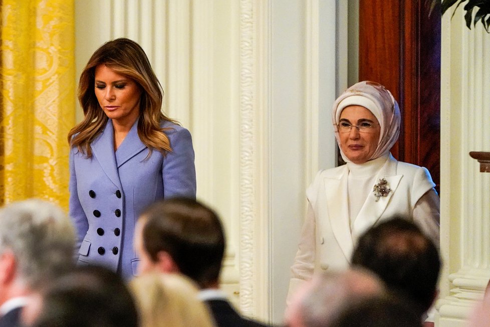 První dáma USA Melania Trumpová s první dámou Turecka Emine Erdoganovou