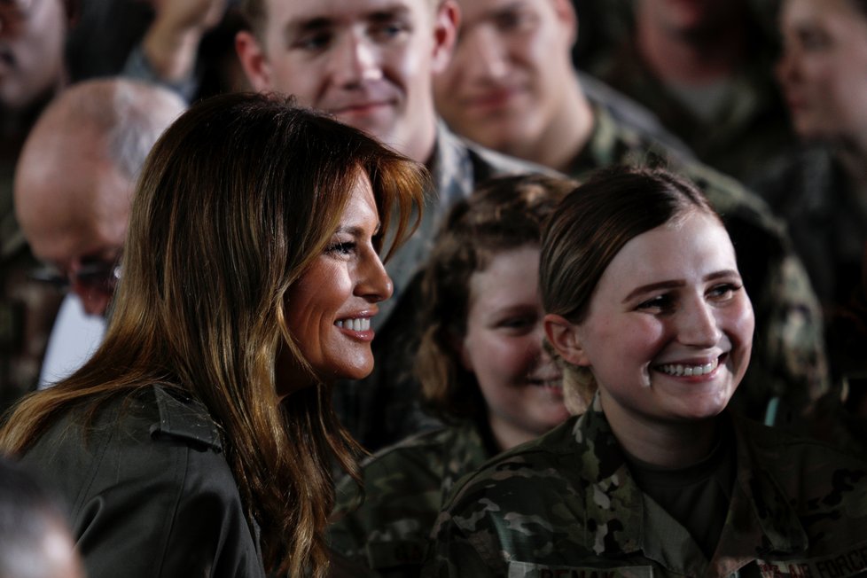 První dáma USA Melania Trumpová v říjnu vyrazila za vojáky.