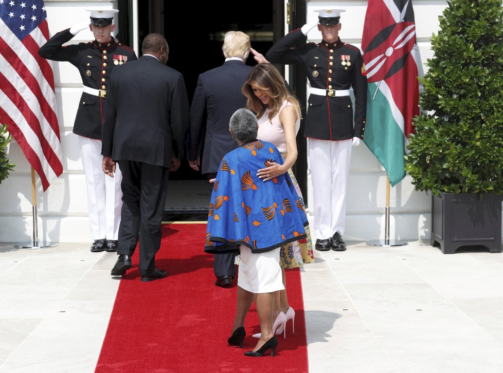 Americký prezident Donald Trump a jeho manželka Melania v Bílém domě přivítali keňského prezidenta Uhuru Kenyattu a jeho ženu Margaret.