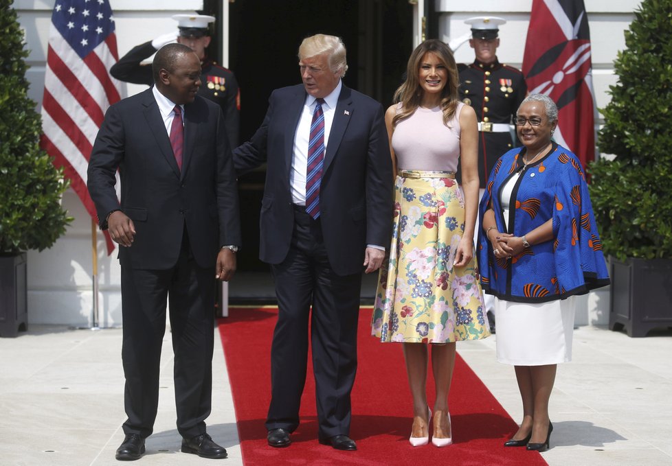 Americký prezident Donald Trump a jeho manželka Melania v Bílém domě přivítali keňského prezidenta Uhuru Kenyattu a jeho ženu Margaret.