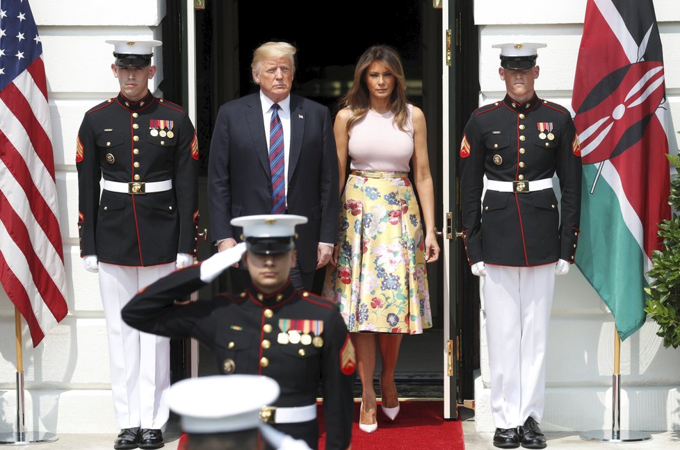Americký prezident Donald Trump a jeho manželka Melania v Bílém domě přivítali keňského prezidenta Uhuru Kenyattu a jeho ženu Margaret.