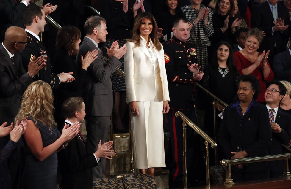 Melania Trump v Kongresu, během manželova projevu