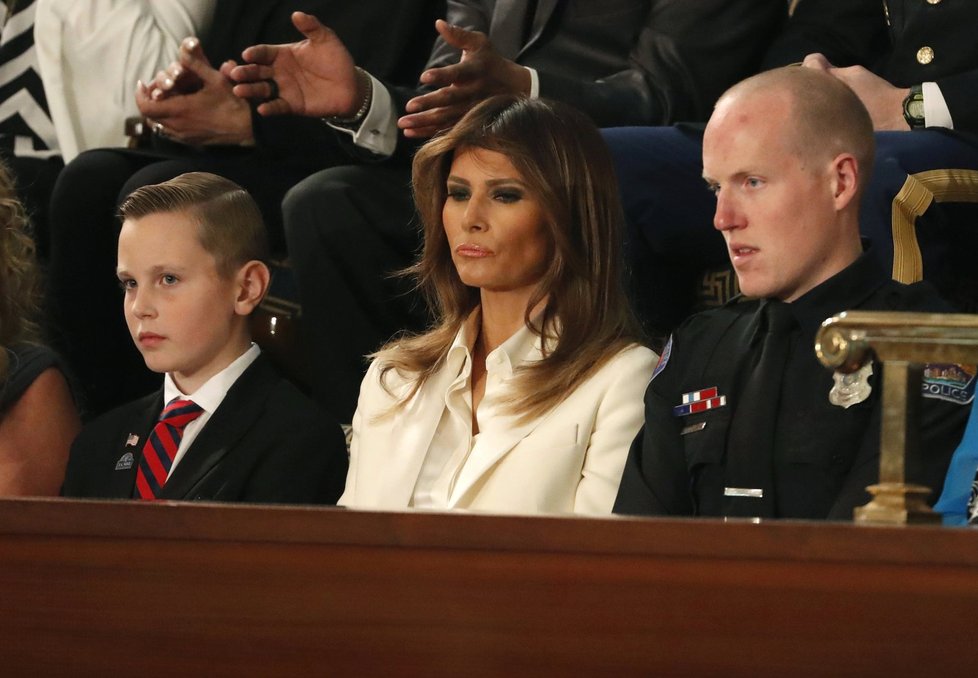 Melania Trump v Kongresu, během manželova projevu.