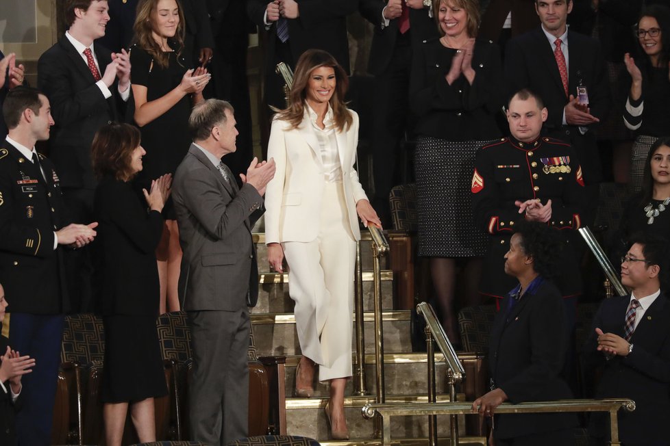 Melania Trump v Kongresu, během manželova projevu