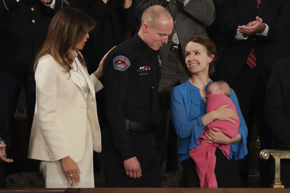 Melania Trump v Kongresu, během manželova projevu.