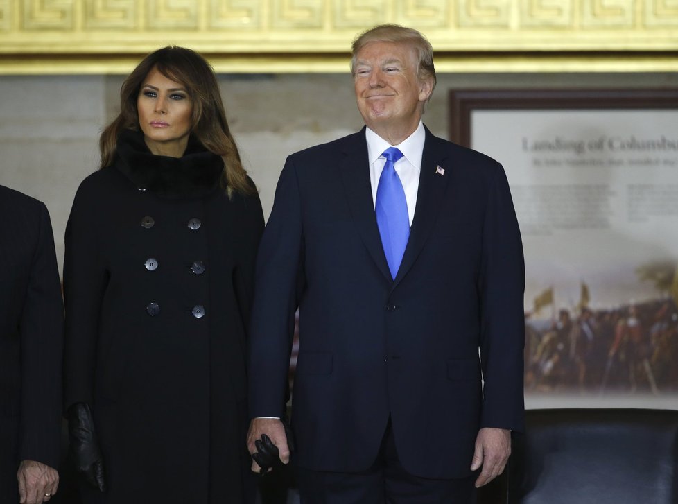 Melania Trumpová vypadá vedle svého manžela Donalda často nespokojeně a smutně