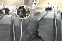 Táta od rodiny se zasekl v eskalátoru a zemřel: Nikdo z kolemjdoucích nepomohl!