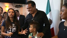 Mexickou dívku dovlekla policie k nepravé matce v USA