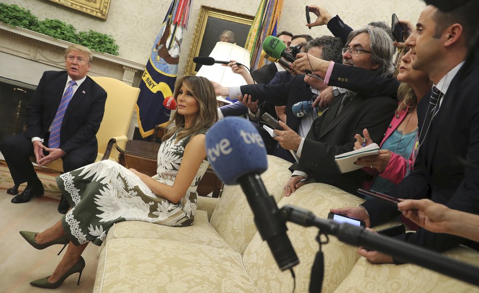 Melania Trumpová hostila španělského krále a královnu, neopomněla připomenout, že nesouhlasí s rozdělováním rodin.