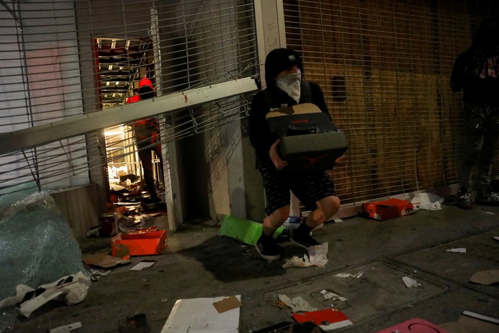 Protesty zasáhly i Los Angeles.