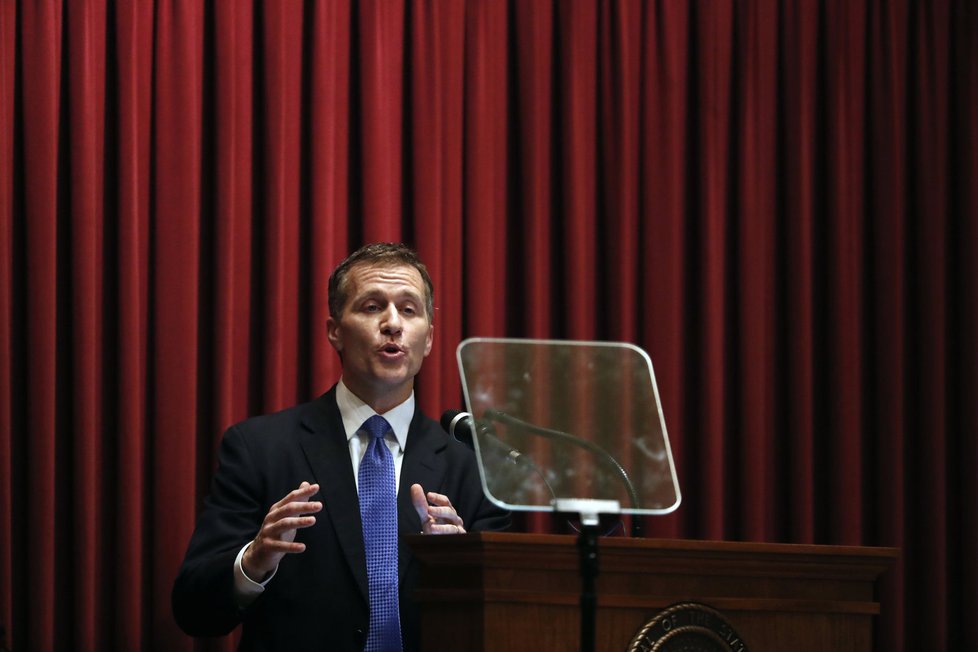 Guvernér Eric Greitens.