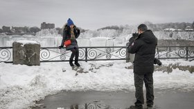 USA a Kanadu svírají mrazy, zamrzly dokonce i Niagarské vodopády (23. 1. 2019).