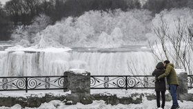 USA a Kanadu svírají mrazy, zamrzly dokonce i Niagarské vodopády (23. 1. 2019).