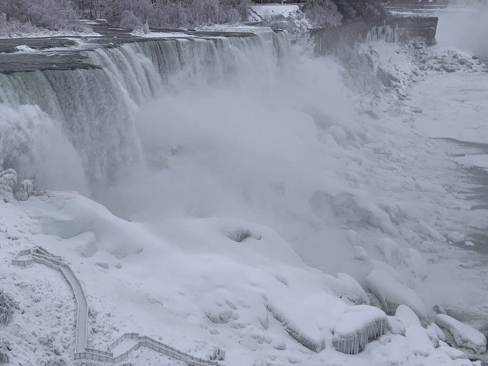 USA a Kanadu svírají mrazy, zamrzly dokonce i Niagarské vodopády (23. 1. 2019).
