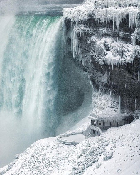 USA a Kanadu svírají mrazy, zamrzly dokonce i Niagarské vodopády (23. 1. 2019).