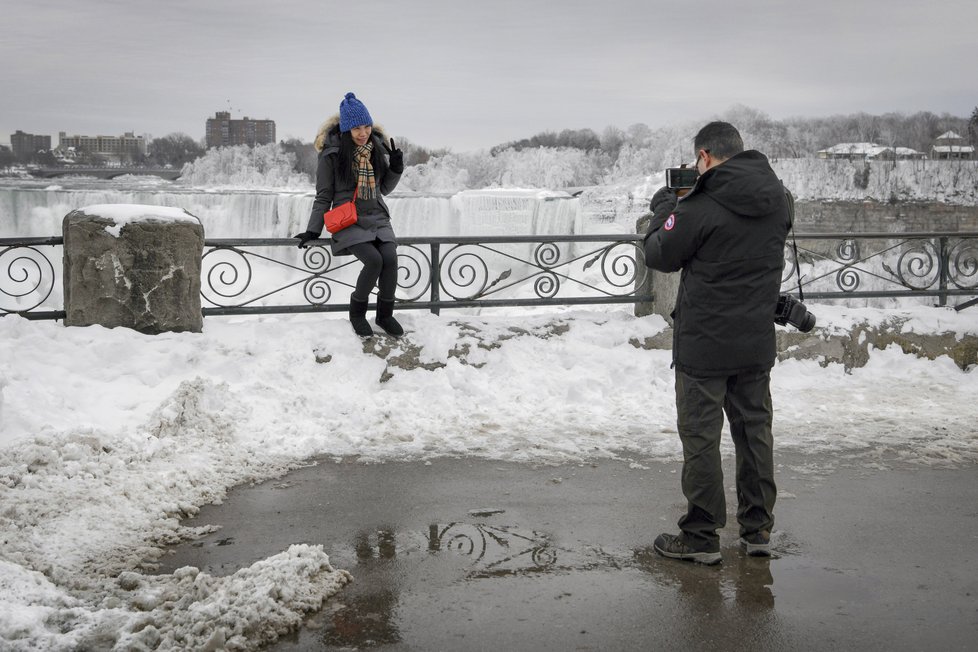 USA a Kanadu svírají mrazy, zamrzly dokonce i Niagarské vodopády, (23.01.2019).