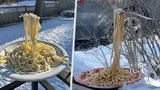 Bláznivý trend z extrémních mrazů baví internet: Špagety jako beton a levitující vidlička!