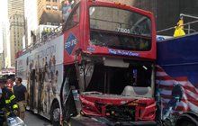 Srážka dvoudvoupatrových autobusů: 14 zraněných turistů!