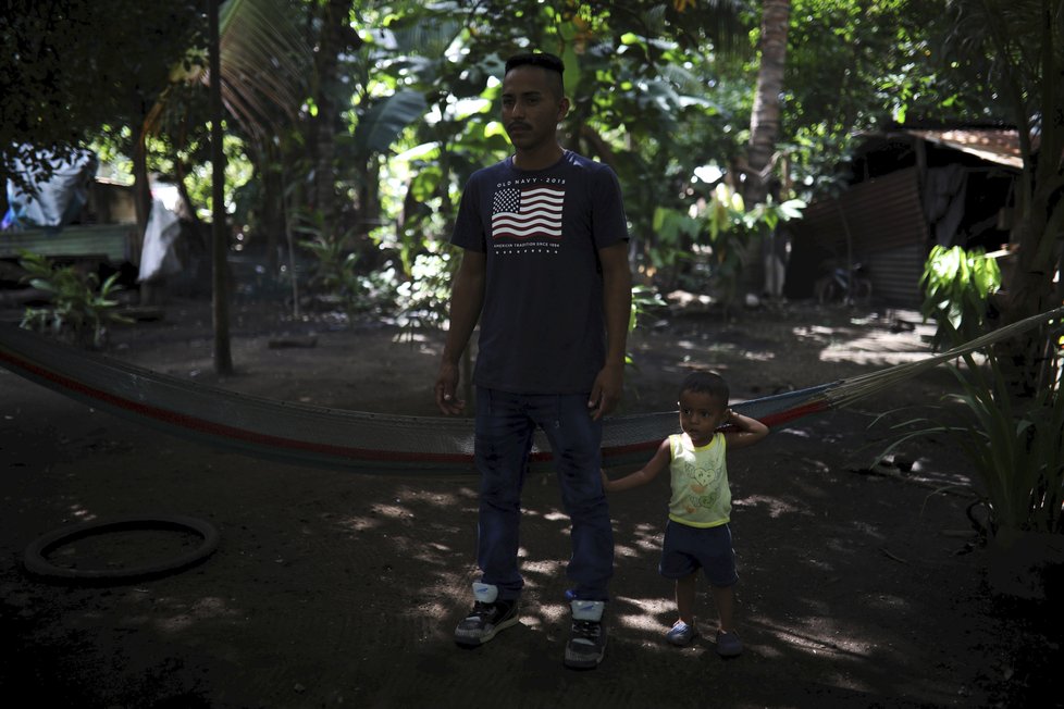Arnovis Guidos Portillo byl po neúspěšném útěku deportován zpátky do Salvadoru, jeho dcera zůstává v péči amerických úřadů. Portillo se synovcem Alejandrem.