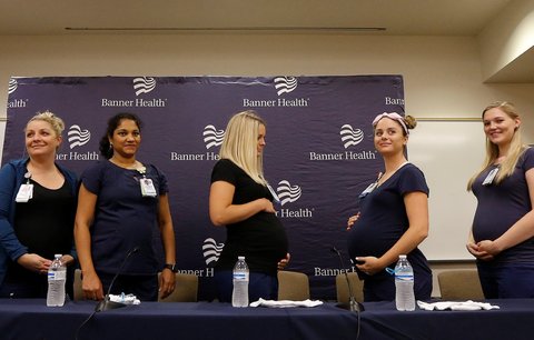 Těhotenská „kalamita“ v nemocnici: miminko čeká naráz 16 sestřiček 