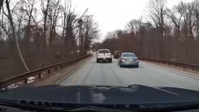 Neukázněná jízda vedla v New Jersey k děsivé autonehodě.