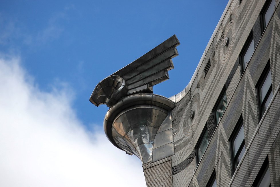 Legendární newyorský mrakodrap, téměř devadesátiletý Chrysler Building, je na prodej.  (9.1.2019)