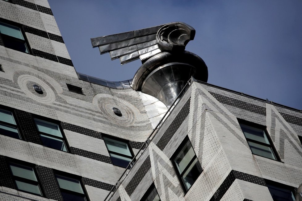 Legendární newyorský mrakodrap, téměř devadesátiletý Chrysler Building, je na prodej.  (9.1.2019)