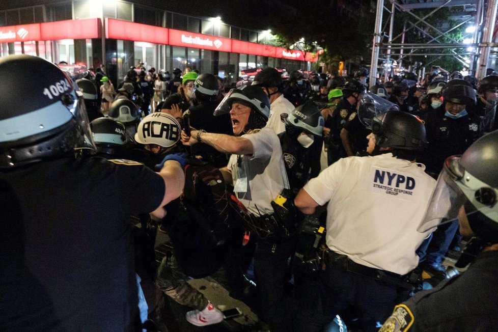 Policie v New Yorku čelí obviněním, že unáší demonstranty.