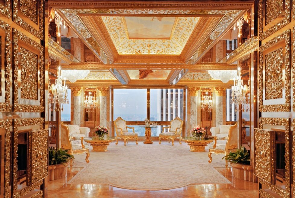 Melania se v Bílém domě chtěla vyhnout opulentnosti Trump Tower, její manžel si ale prosadil svou. (Interiér Trump Tower).